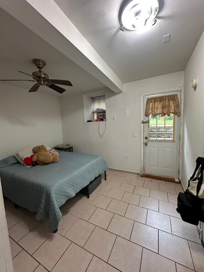 Foto del edificio - 5930 Menahan St