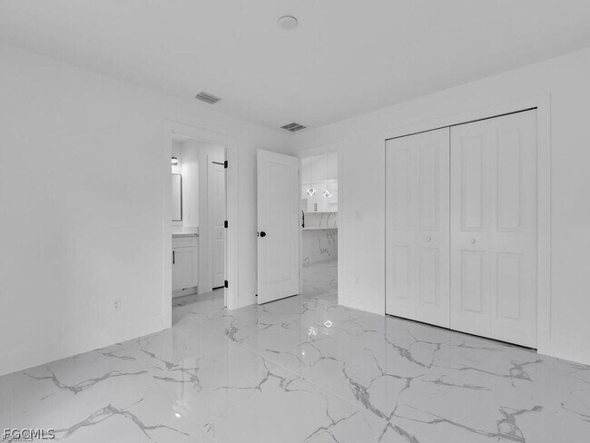 Foto del edificio - 4921 Leonard Blvd S