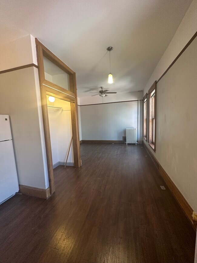 Building Photo - Spacious Updated Apartment Home in Vintage...