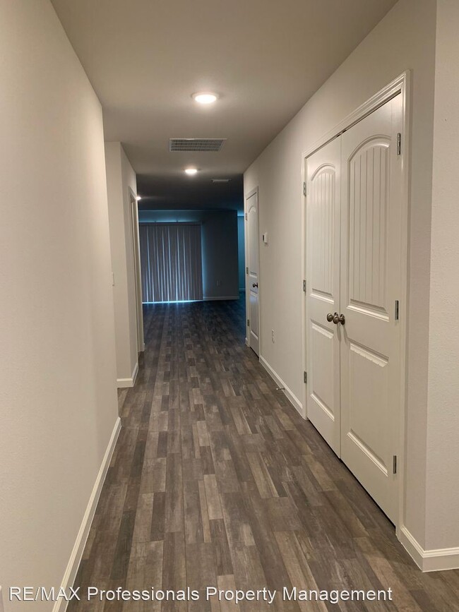 Foto del edificio - 4 br, 2 bath House - 404 SW Jewel Lake Drive