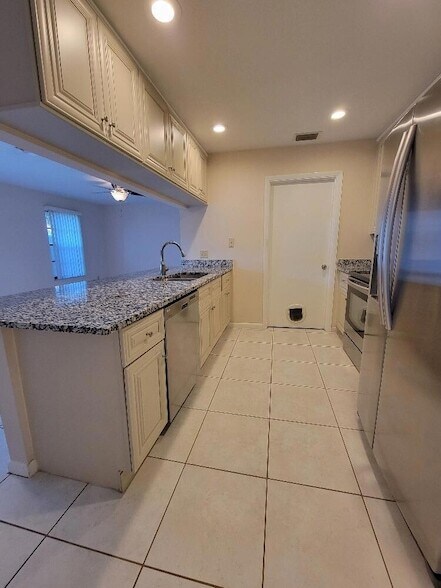 Foto del edificio - 1087 Goldenrod Rd