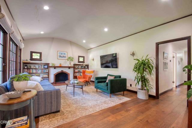 Foto del edificio - 1014 Stearns Dr