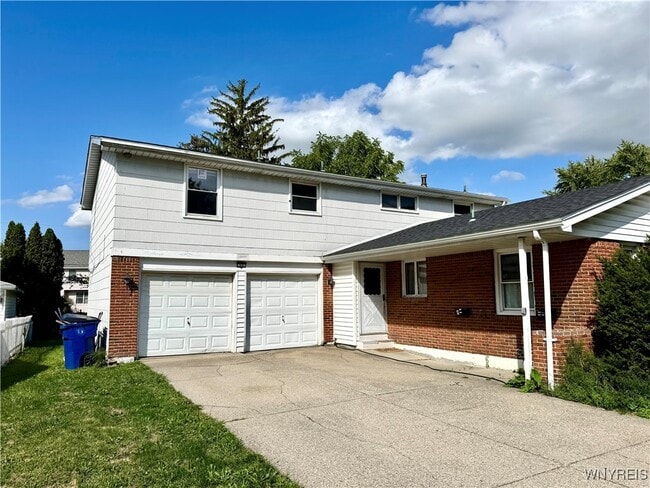 Building Photo - 28 Ayrault Dr