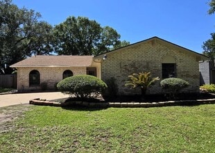 Building Photo - 4055 Cypressdale Dr