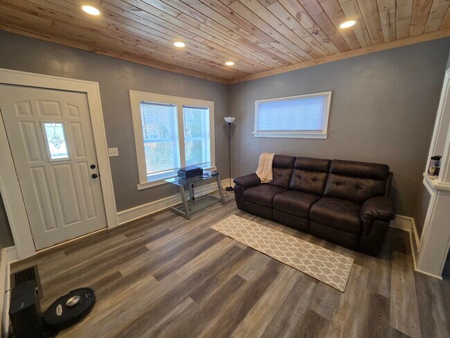 Foto del edificio - 302 2nd Ave NE