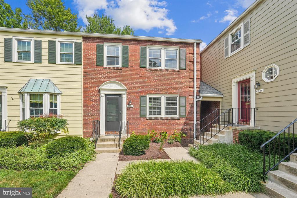 Foto principal - 6672 Hillandale Rd