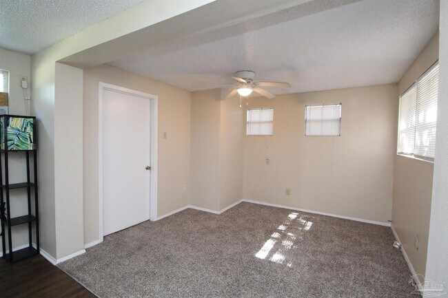 Foto del edificio - 5 Edgewood Cir