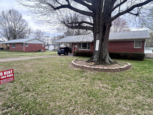 Building Photo - "Charming 3-Bedroom Greenfield Home with Gleaming Hardwood Floors – 1256 Sq Ft of Cozy Comfort!"