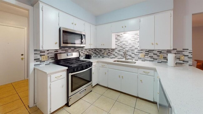 Building Photo - 7611 Lunar Dr