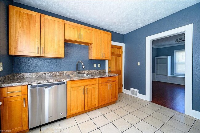 Kitchen - 1686 Eddington Rd