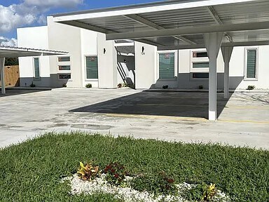 Foto del edificio - 705 Deanne Dr