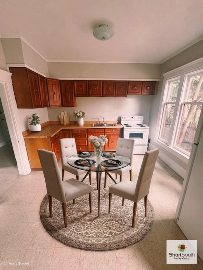 Building Photo - Updated 2 Bed 1 Bath apartment