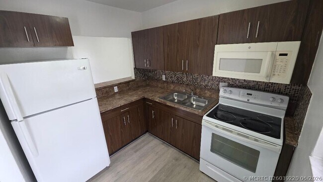 Foto del edificio - 2250 NW 183rd St