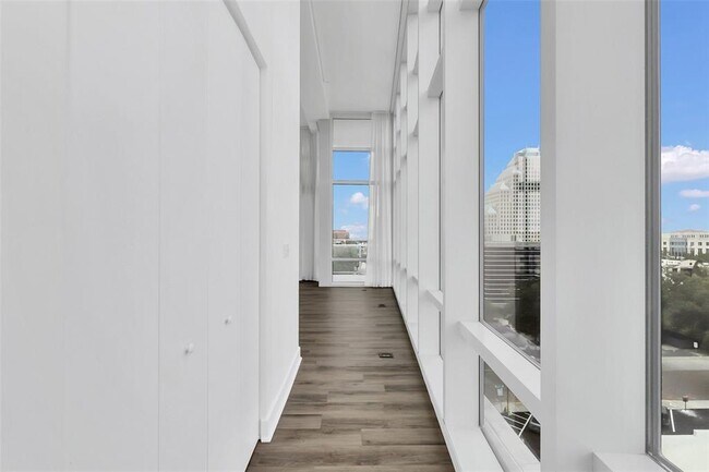 Foto del edificio - 150 E Robinson St