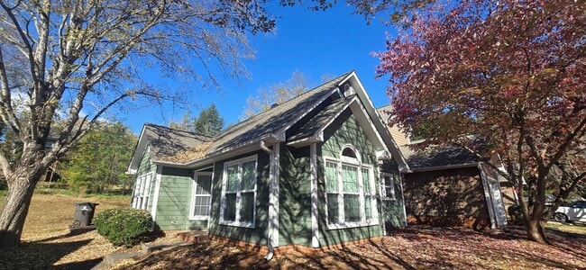 Foto del edificio - Great clean one level condo convenient to ...