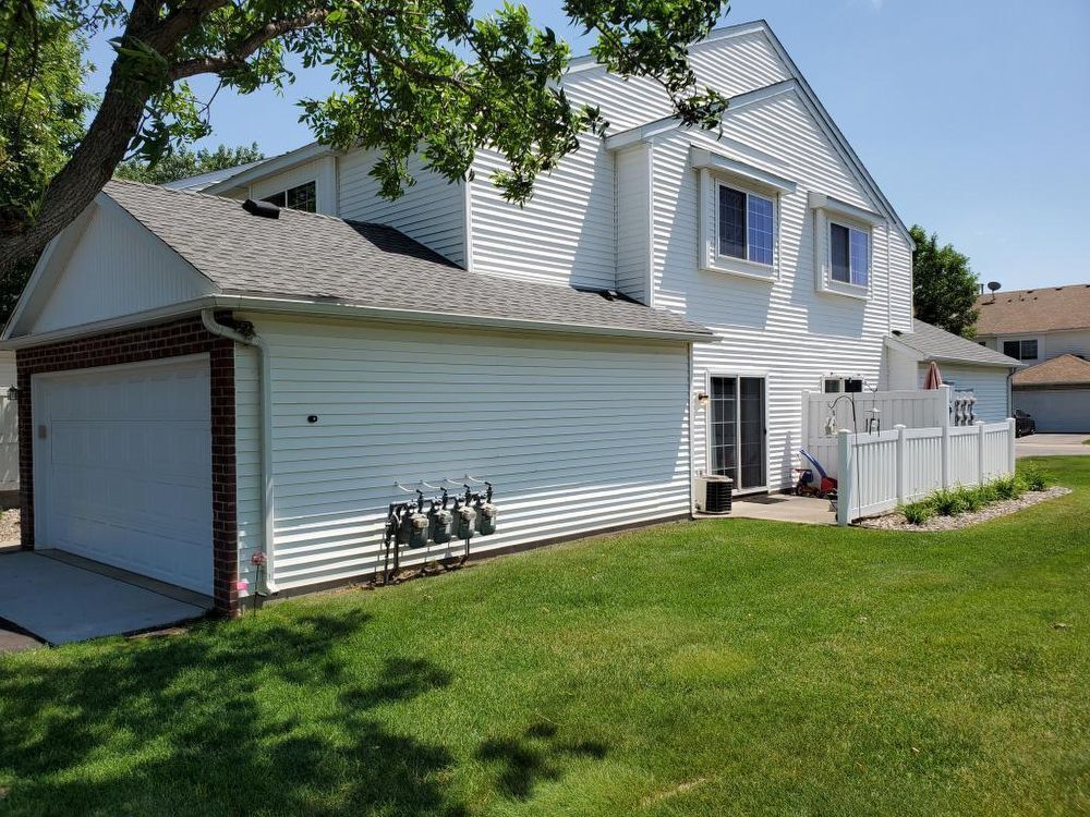 Primary Photo - Charming 2 bedroom townhouse in ideal loca...
