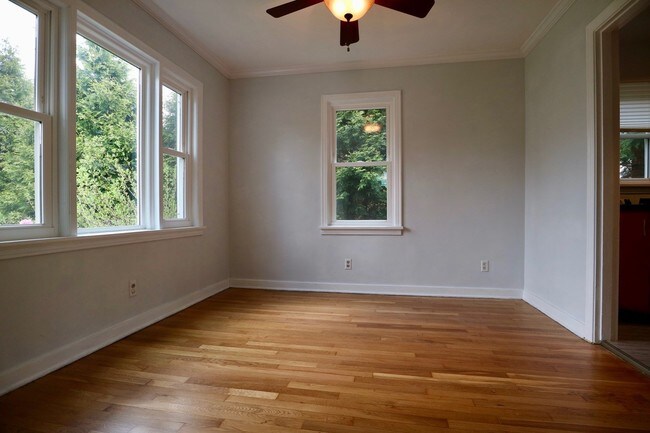 comedor - 1212 Love St