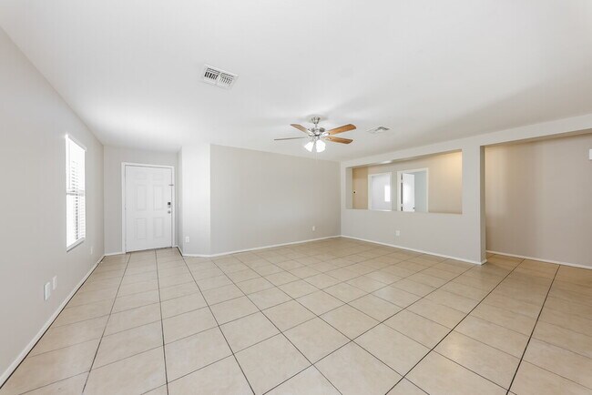Foto del edificio - 11531 W Windrose Ave