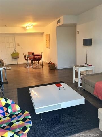 Building Photo - 821 Euclid Ave