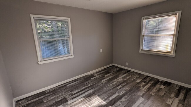 Building Photo - 1025 S St Clair St