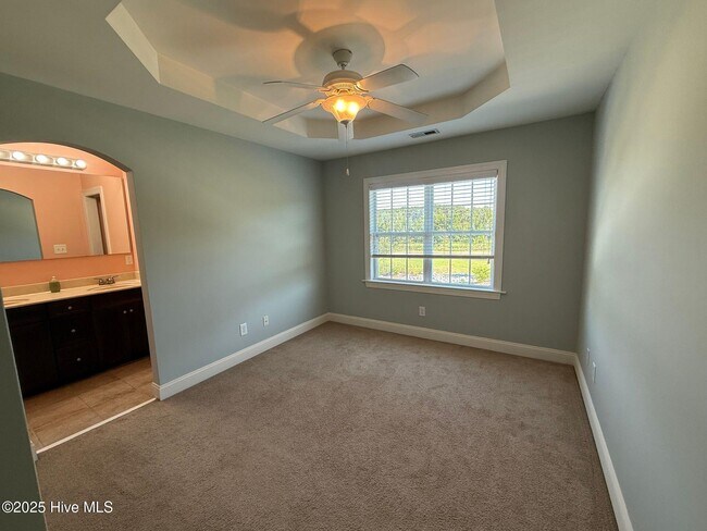 Building Photo - 120 Parrot Landing Dr