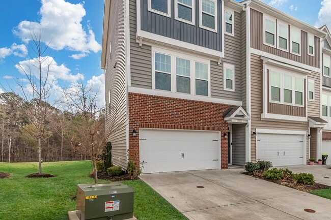Foto del edificio - Gorgeous, Like New, 4-Bed 3.5-Bath in Brier Creek!