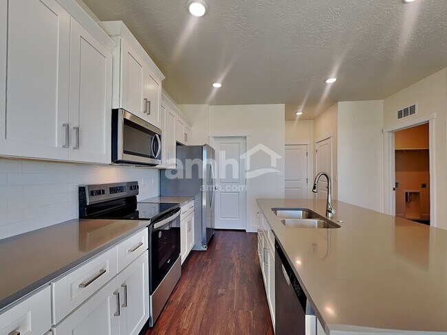 Building Photo - 9337 W Barcelona St