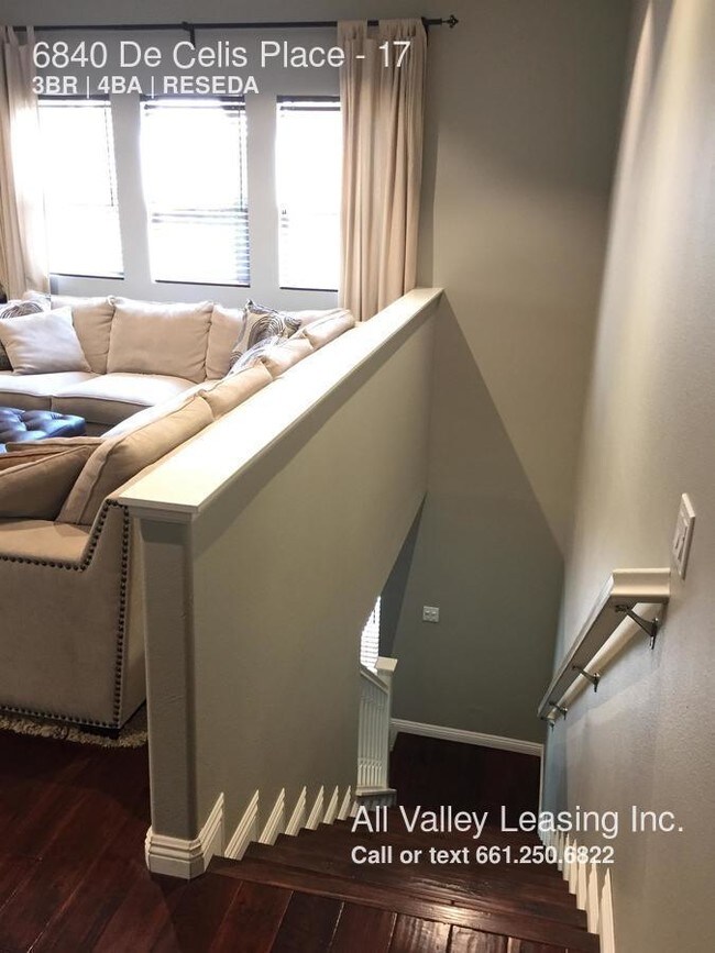 Foto del edificio - 6840 De Celis Pl