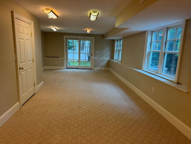 Foto del edificio - ***JUST REDUCED!!!*** - Marblehead Highlands Townhouse
