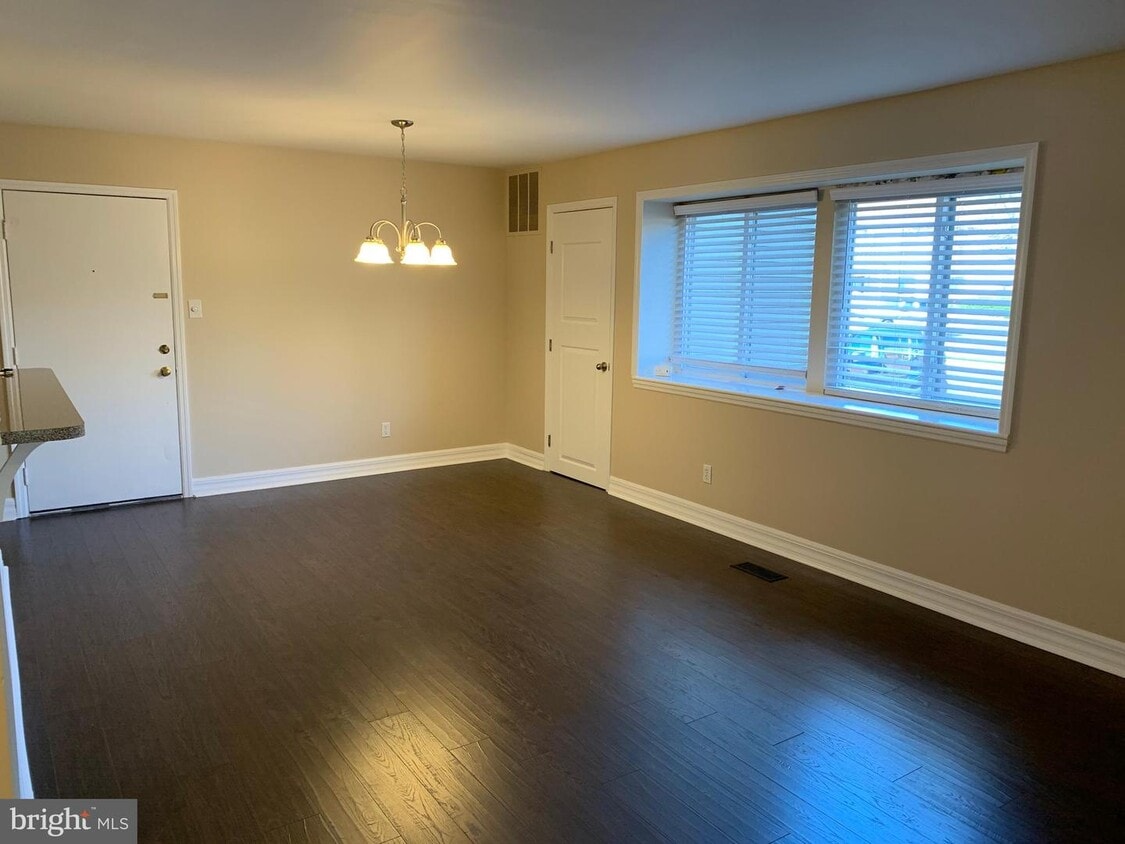 613 Woodhollow Dr, Evesham, NJ 08053 Room for Rent in Evesham, NJ