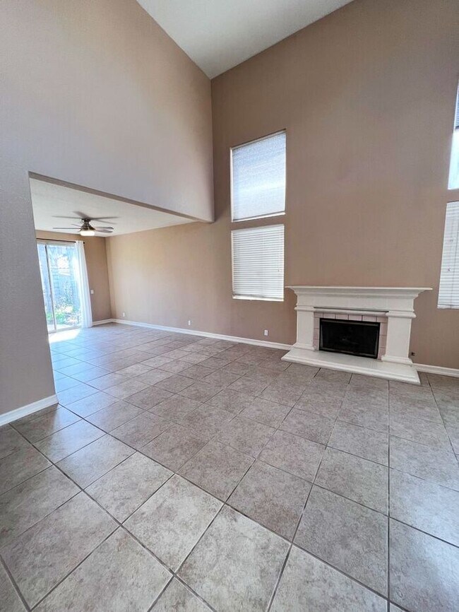 Building Photo - 4 Bed/2.5 Bath Home for Rent in Vista!