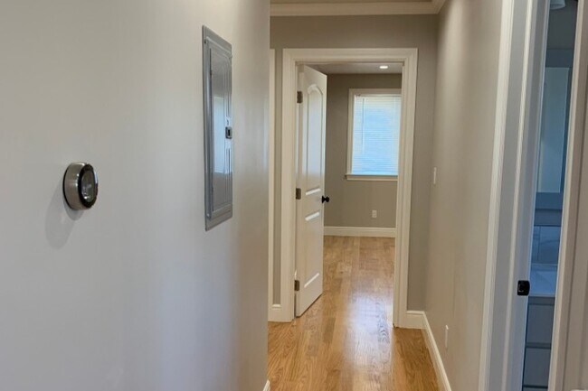Hallway - 68 Park Manor Dr
