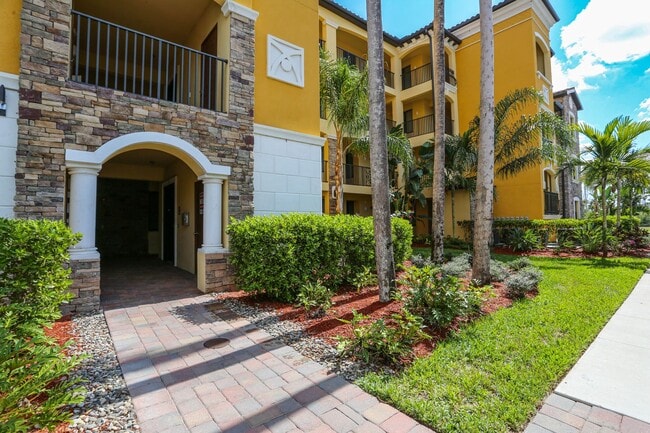Building Photo - ** TREVISO BAY 2/2 TREVI ** SEASONAL RENTA...
