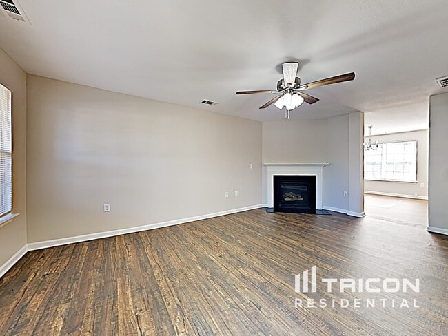 Foto del edificio - 3722 Wondering Oak Ln