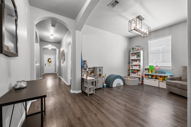 Foto del edificio - 9901 Concord Dr