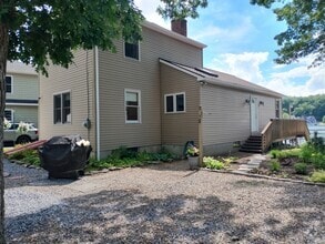 Building Photo - 12 Arrowhead Ln
