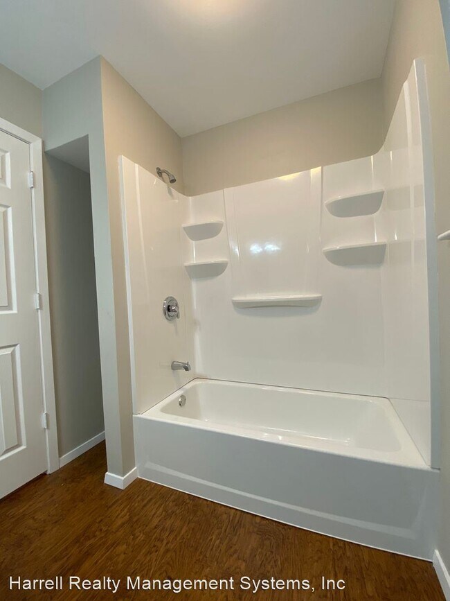 Building Photo - 2 br, 1 bath House - 7304 Sanger Avenue Un...