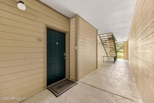 Building Photo - 7800 Point Meadows Dr
