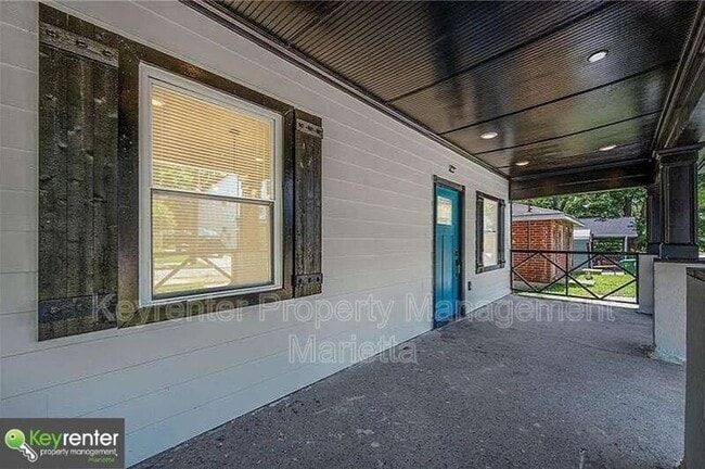 Photo - 872 Beryl St SW House