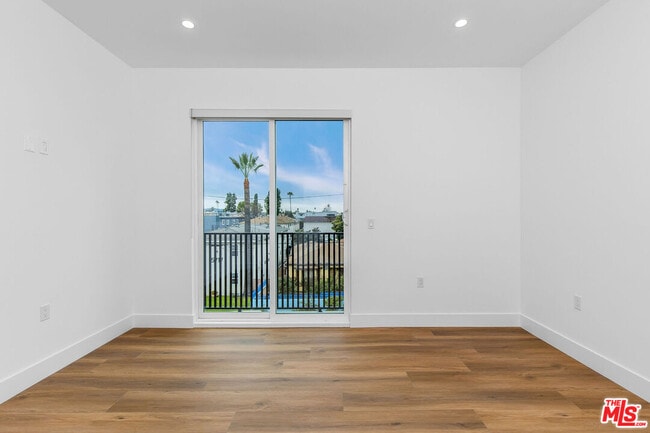 Foto del edificio - 5722 Fulcher Ave