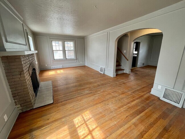 Photo - 3058 Belvedere Blvd House