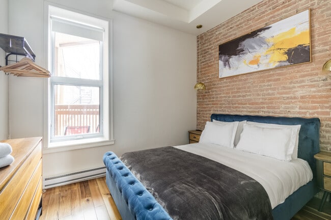 Building Photo - 3979 R. Saint-Denis