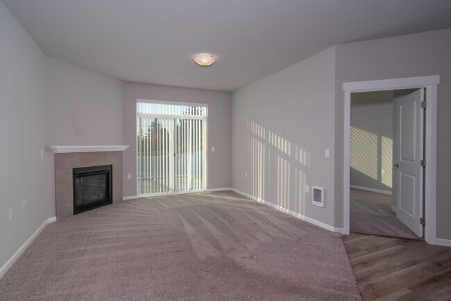 Foto del edificio - 3 Bed 2 Bath Single level home in Gated pr...