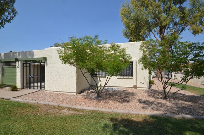 Building Photo - 616 S Evergreen Rd