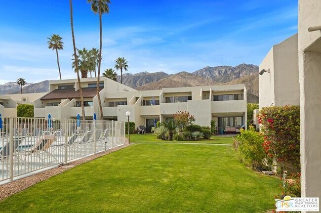 Foto del edificio - 1655 E Palm Canyon Dr