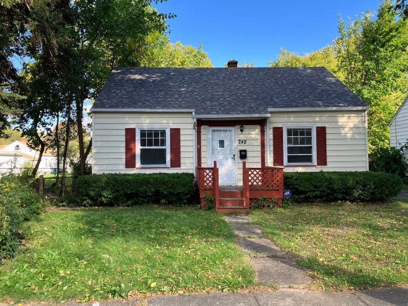 Primary Photo - 248 Newcomb St