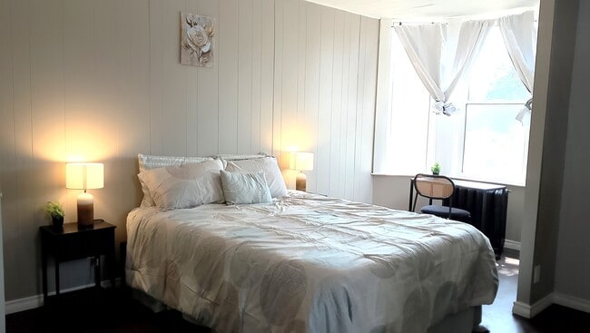 Building Photo - 939 Duke St