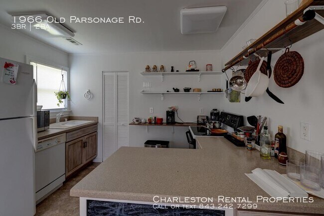 Building Photo - 1966 Old Parsonage Rd