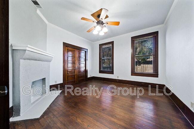 Building Photo - 802 W Center St