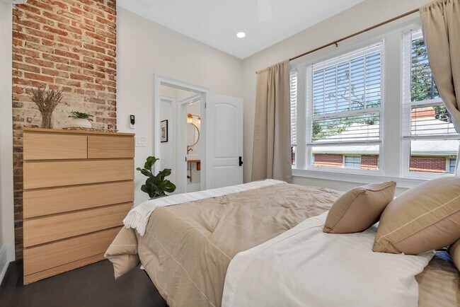 Foto del edificio - 2738 Riverside Ave